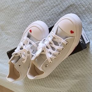 Love Fearlessly Converse